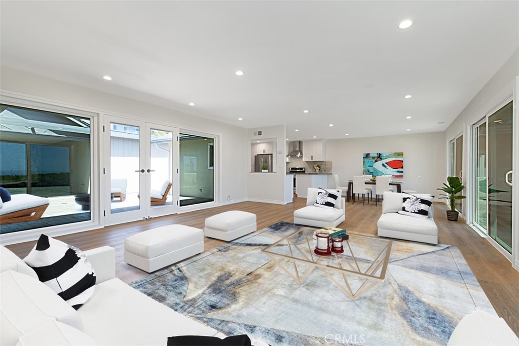 4021 Via Manzana