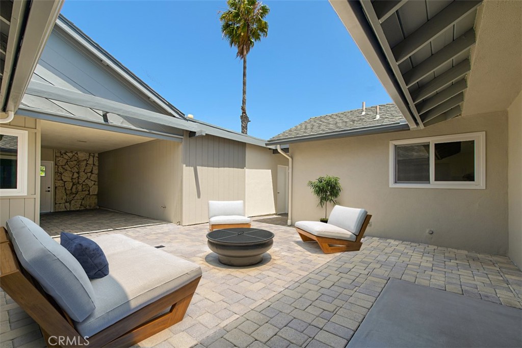 4021 Via Manzana