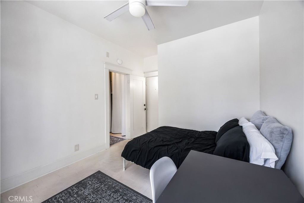 325 W 3rd Street 201