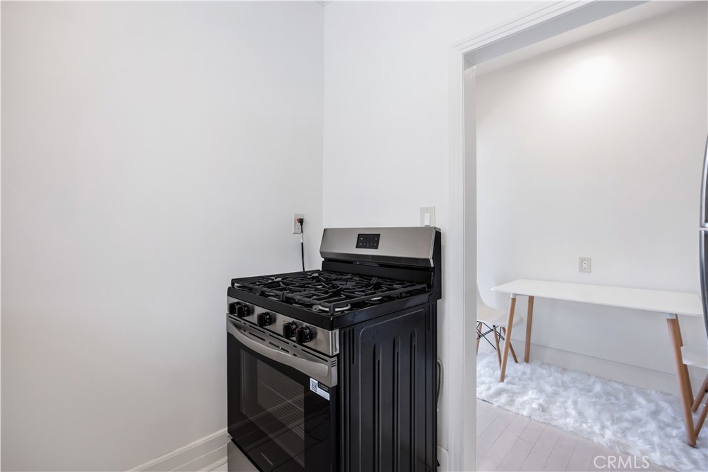 325 W 3rd Street 201