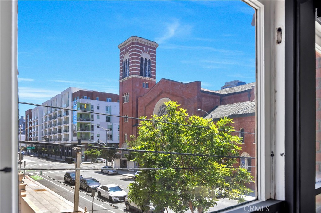 325 W 3rd Street 201