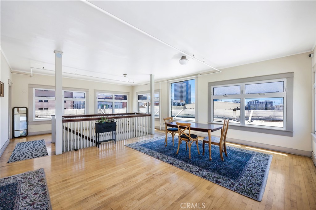325 W 3rd Street 201