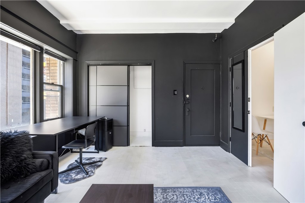 325 W 3rd Street 201