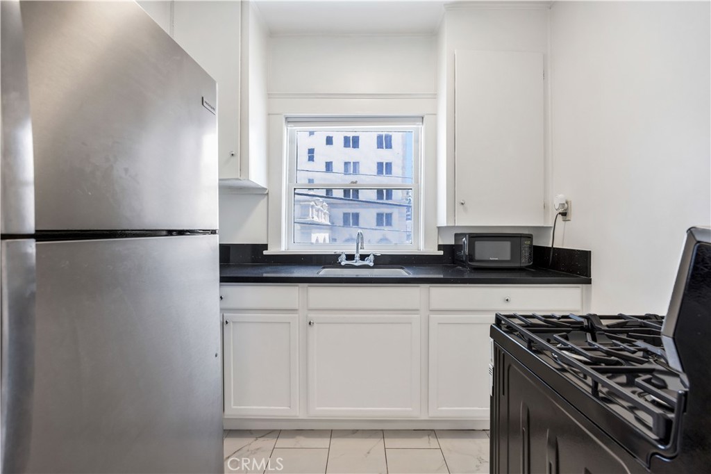 325 W 3rd Street 201