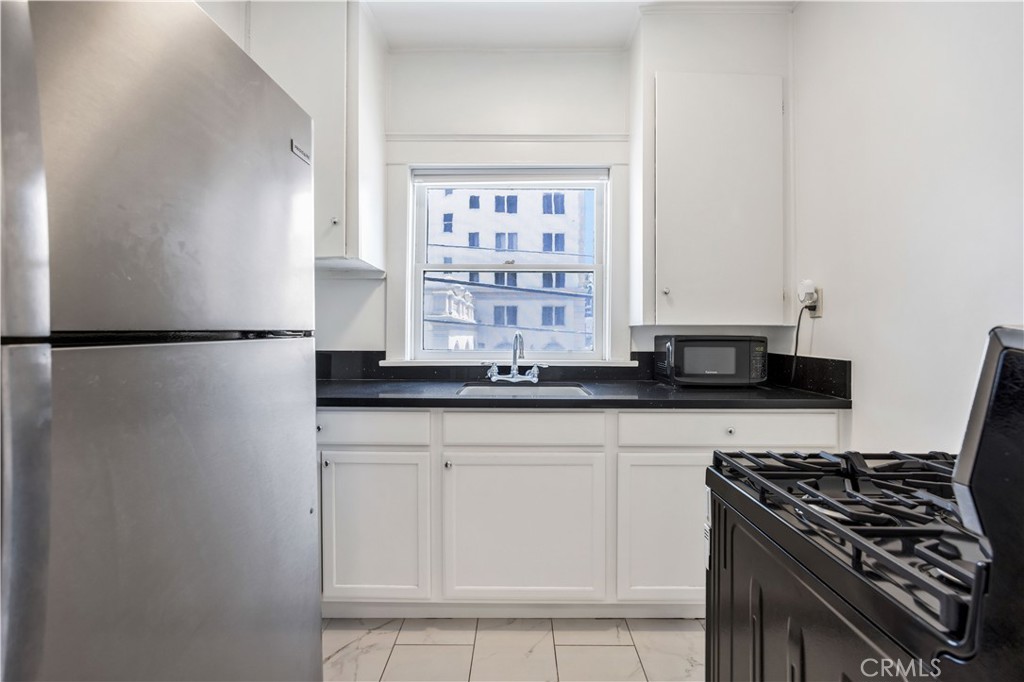 325 W 3rd Street 201