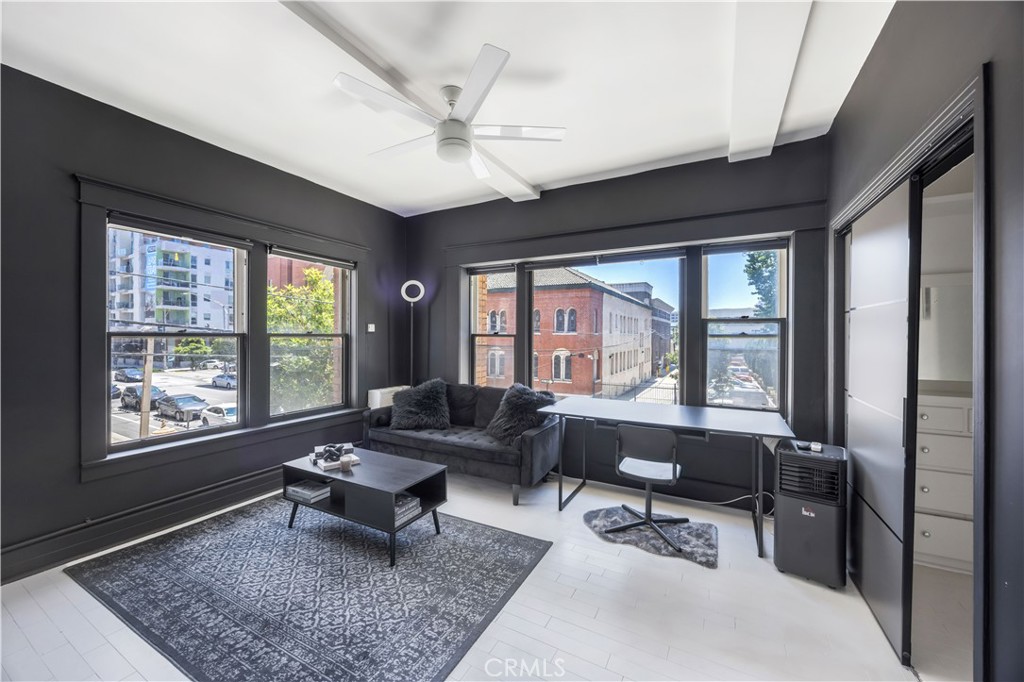 325 W 3rd Street 201