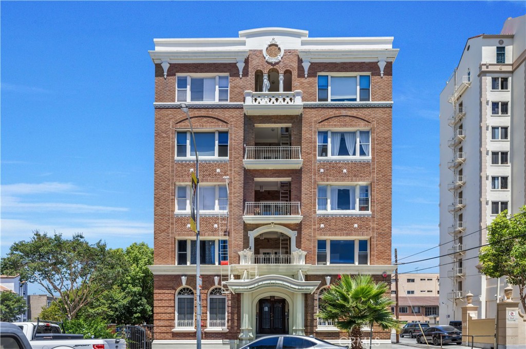 325 W 3rd Street 201