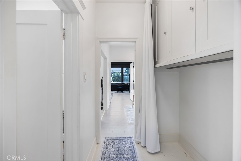 325 W 3rd Street 201