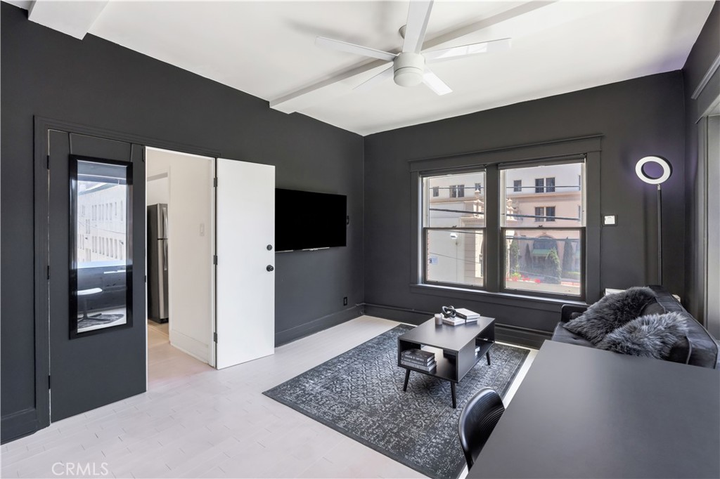 325 W 3rd Street 201