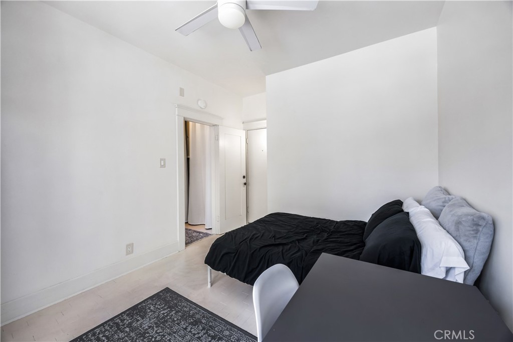 325 W 3rd Street 201