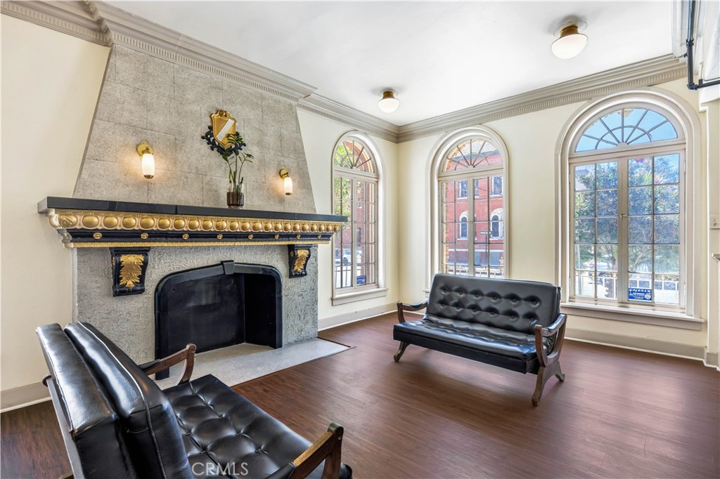 325 W 3rd Street 201