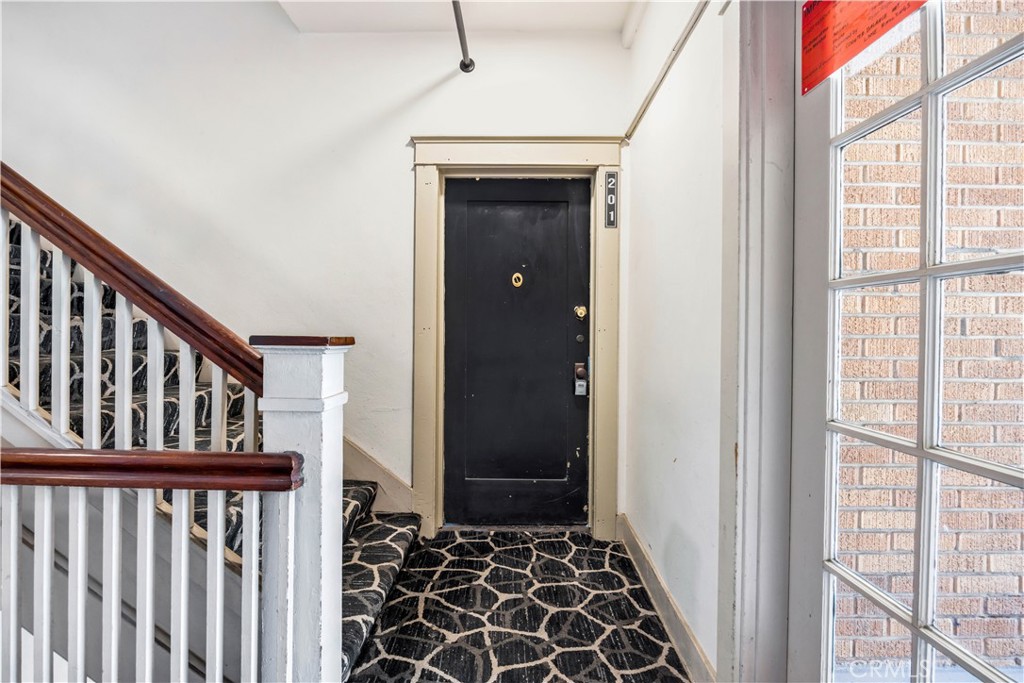325 W 3rd Street 201