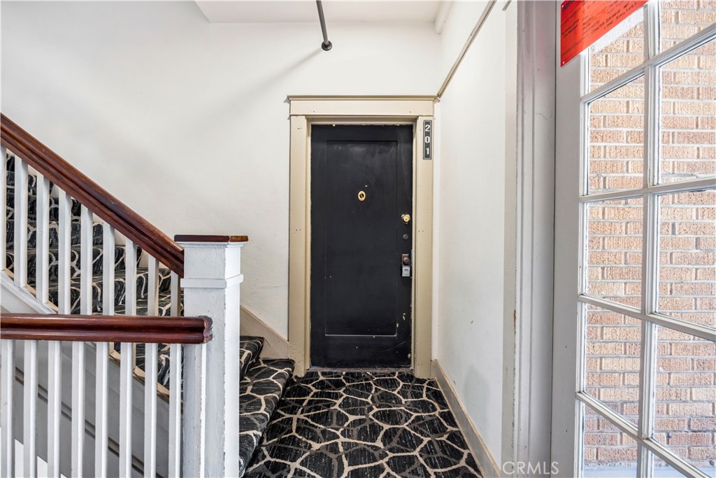 325 W 3rd Street 201