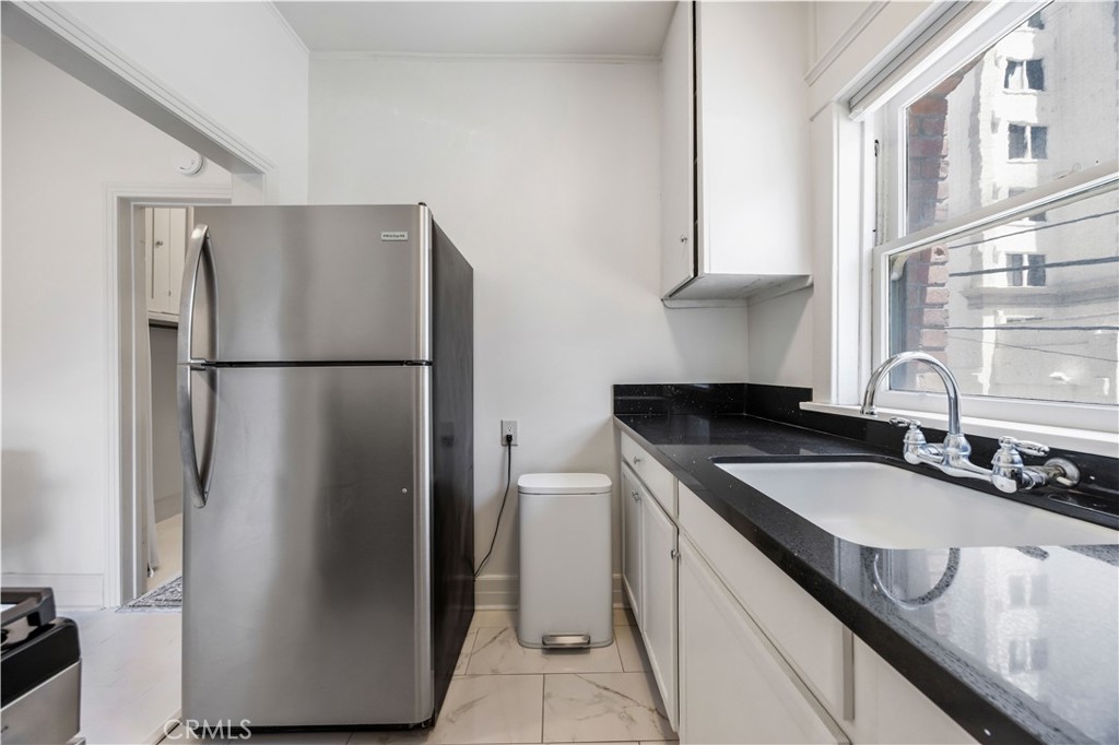 325 W 3rd Street 201