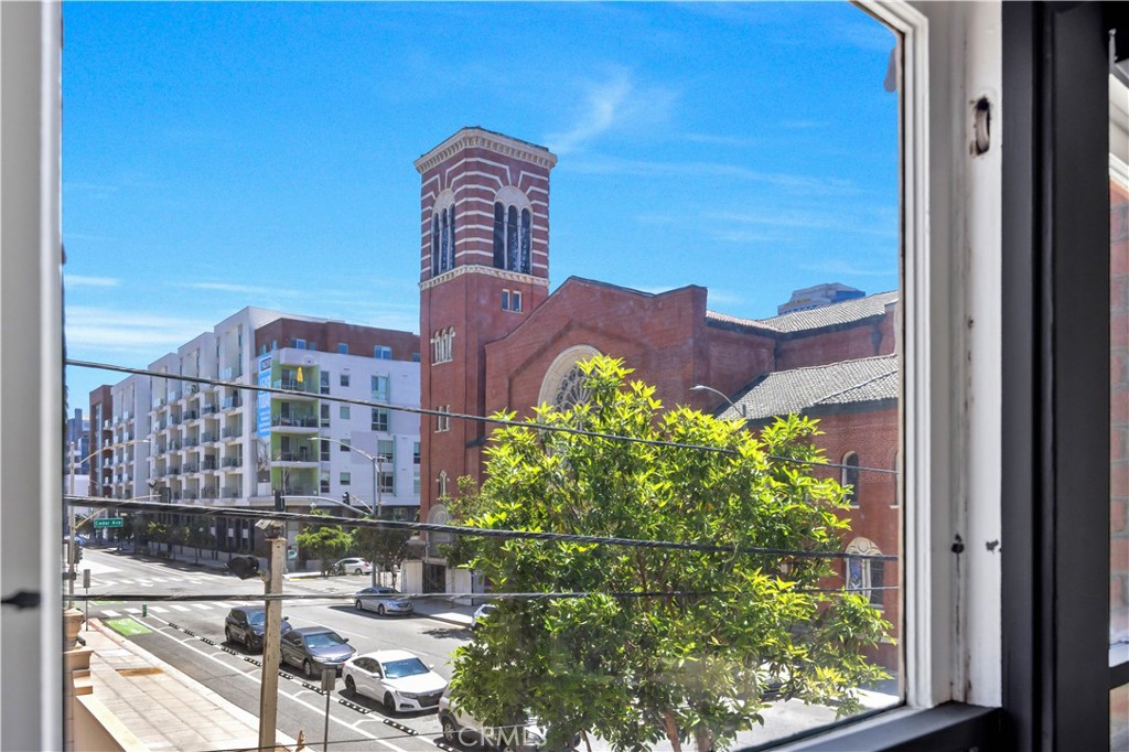 325 W 3rd Street 201