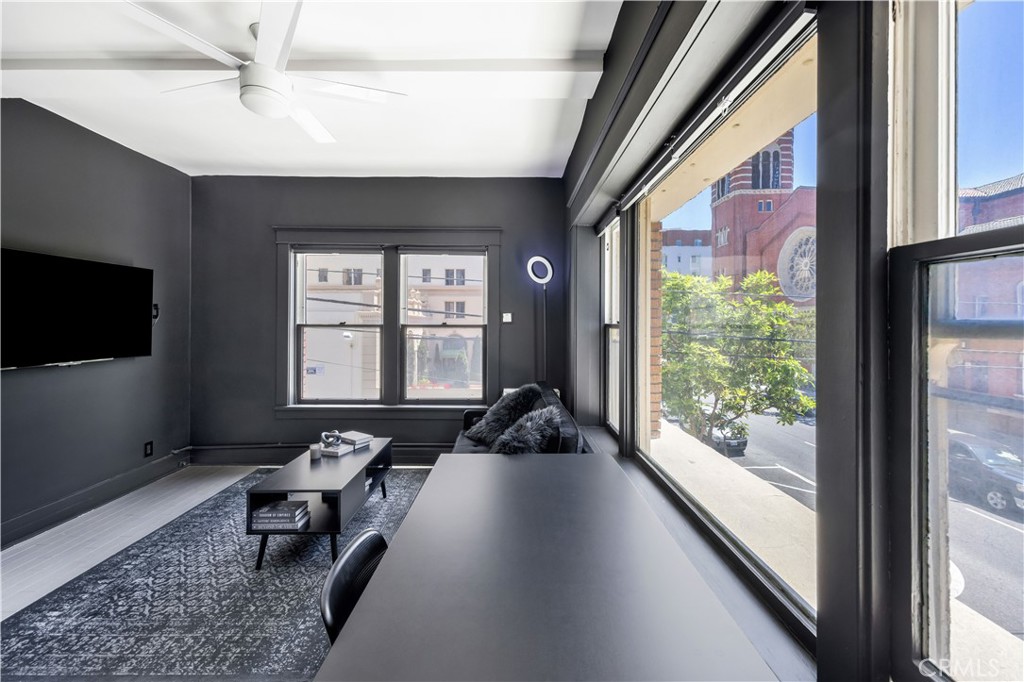 325 W 3rd Street 201