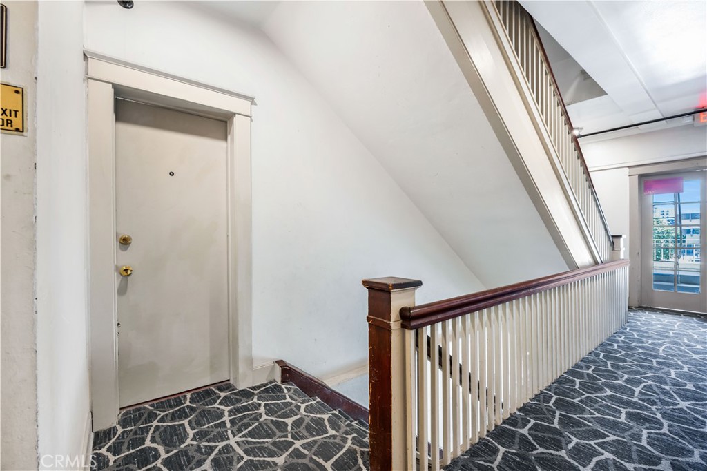 325 W 3rd Street 201