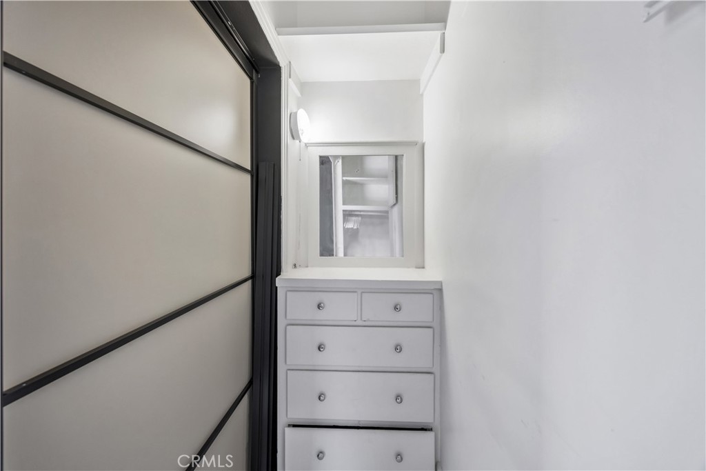 325 W 3rd Street 201
