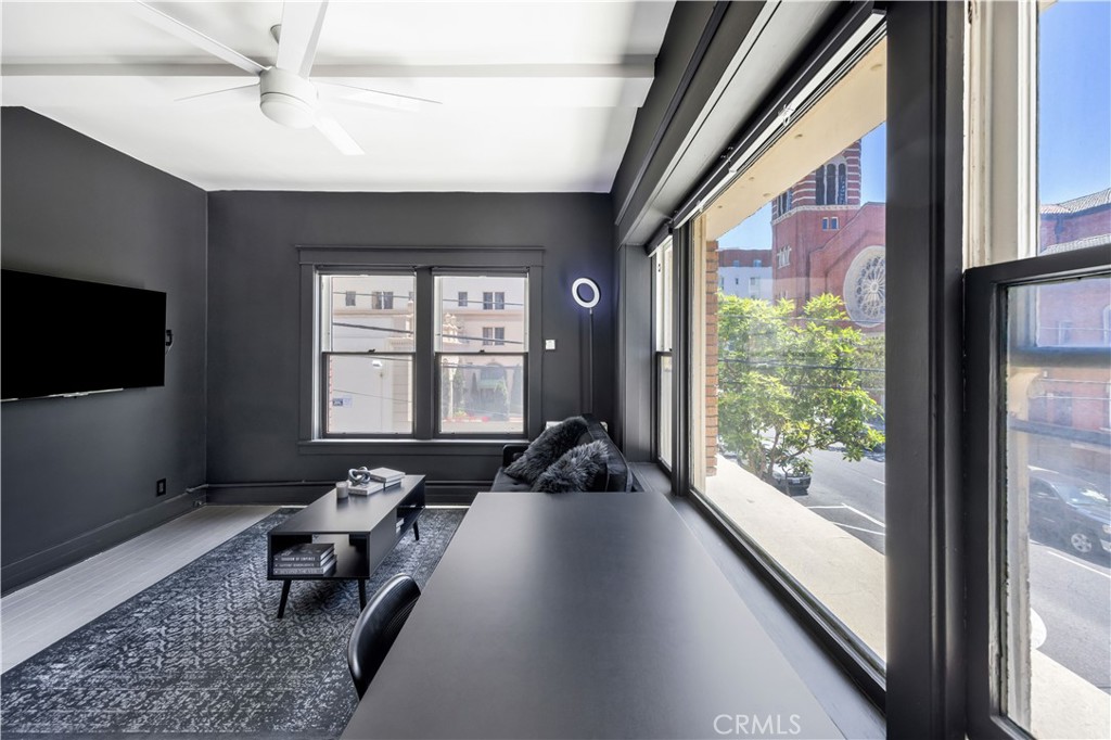 325 W 3rd Street 201