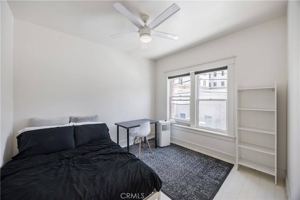 325 W 3rd Street 201