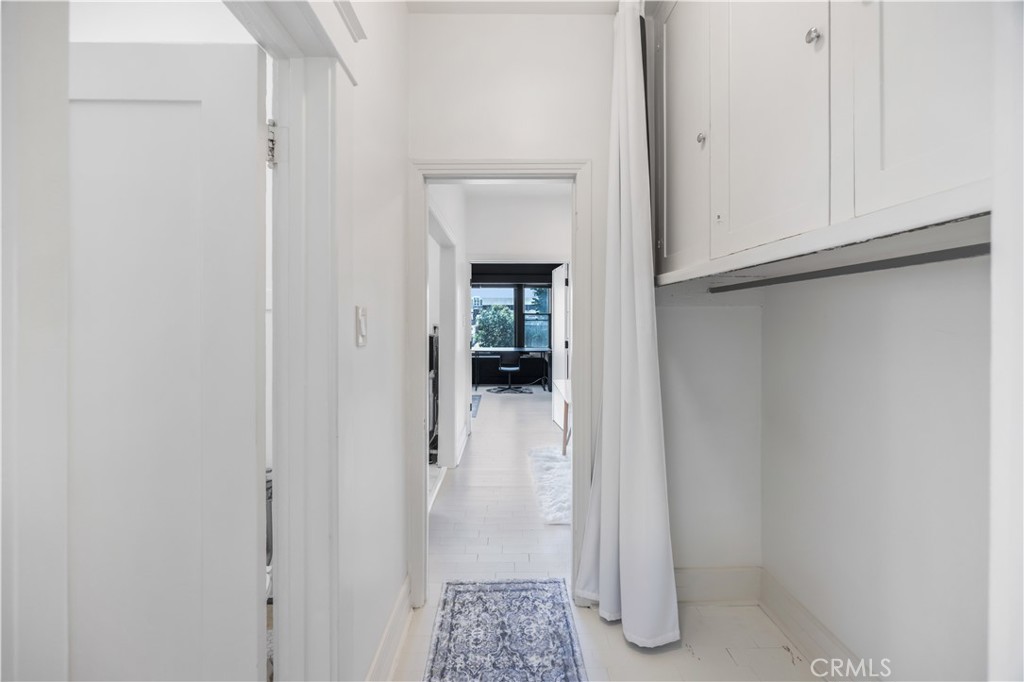 325 W 3rd Street 201