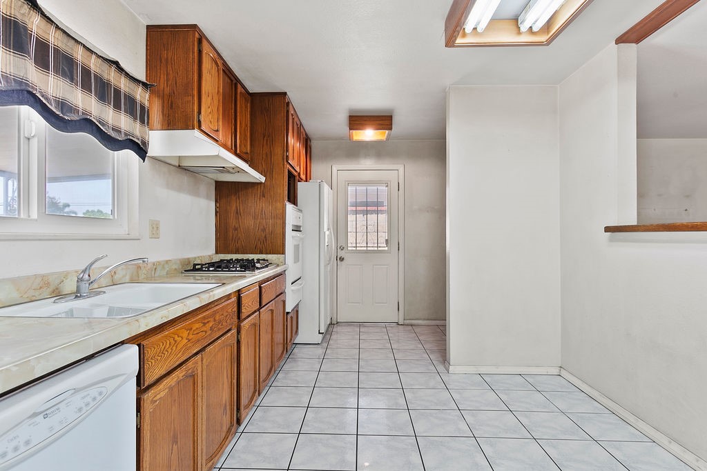 5932 Chinook Drive