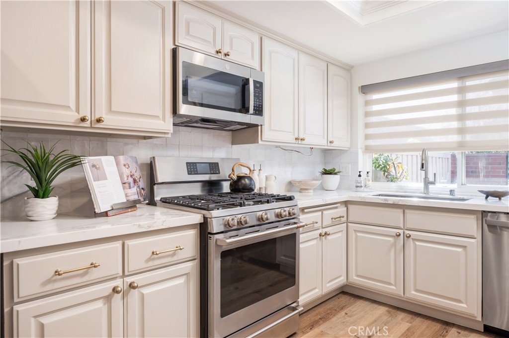 17292 Candleberry