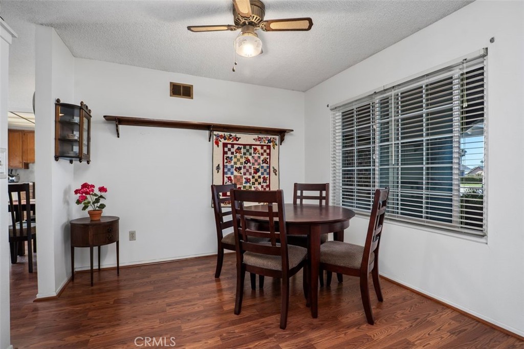 2233 E Everett Place