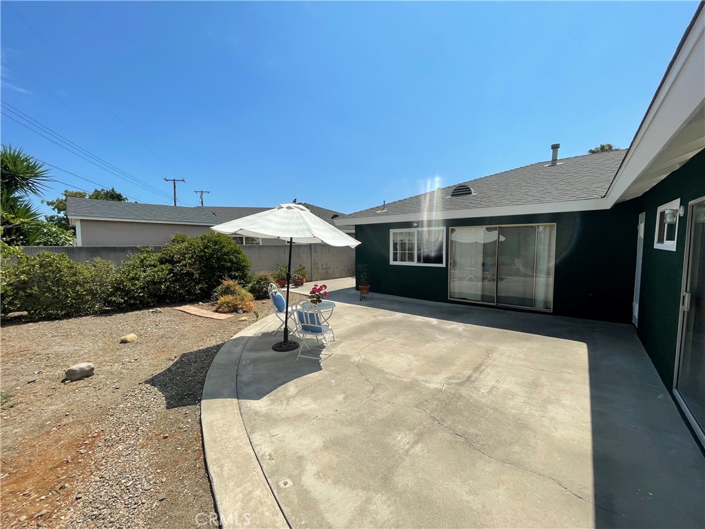 2233 E Everett Place