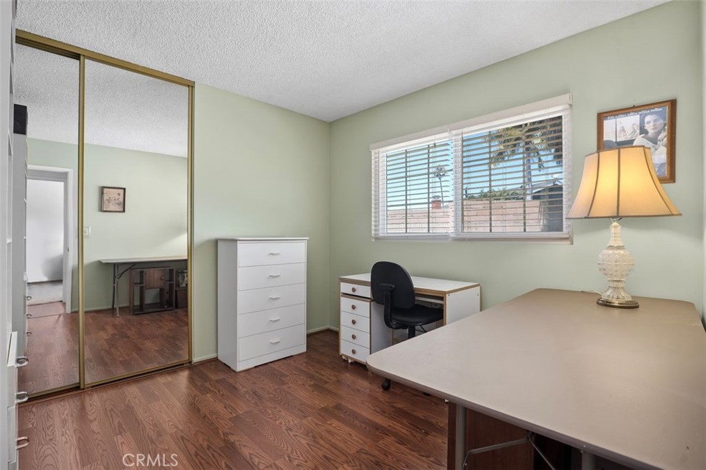 2233 E Everett Place