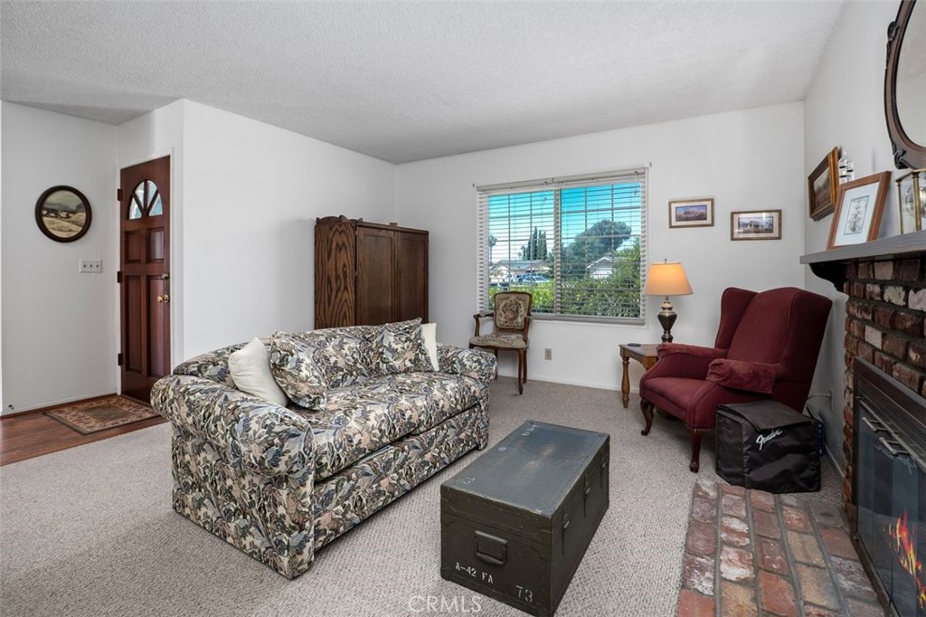 2233 E Everett Place