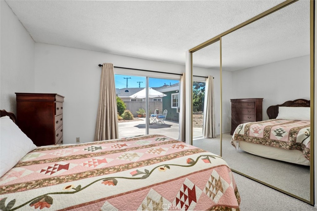 2233 E Everett Place