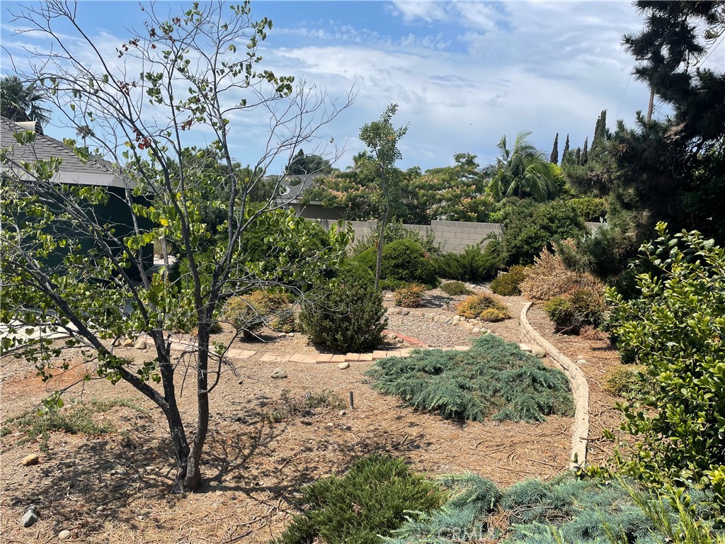 2233 E Everett Place