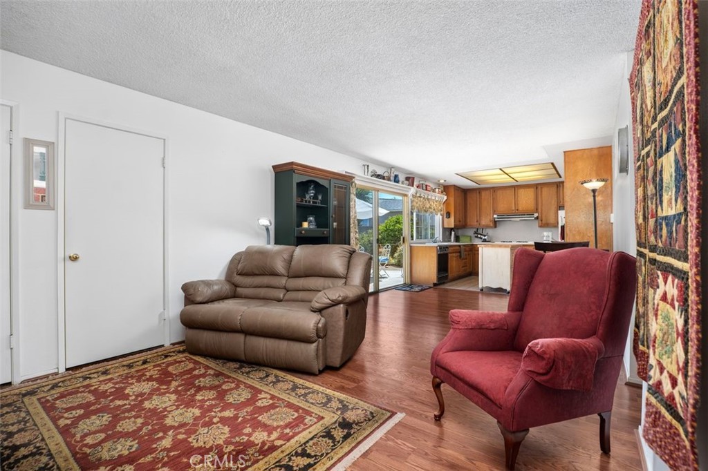 2233 E Everett Place