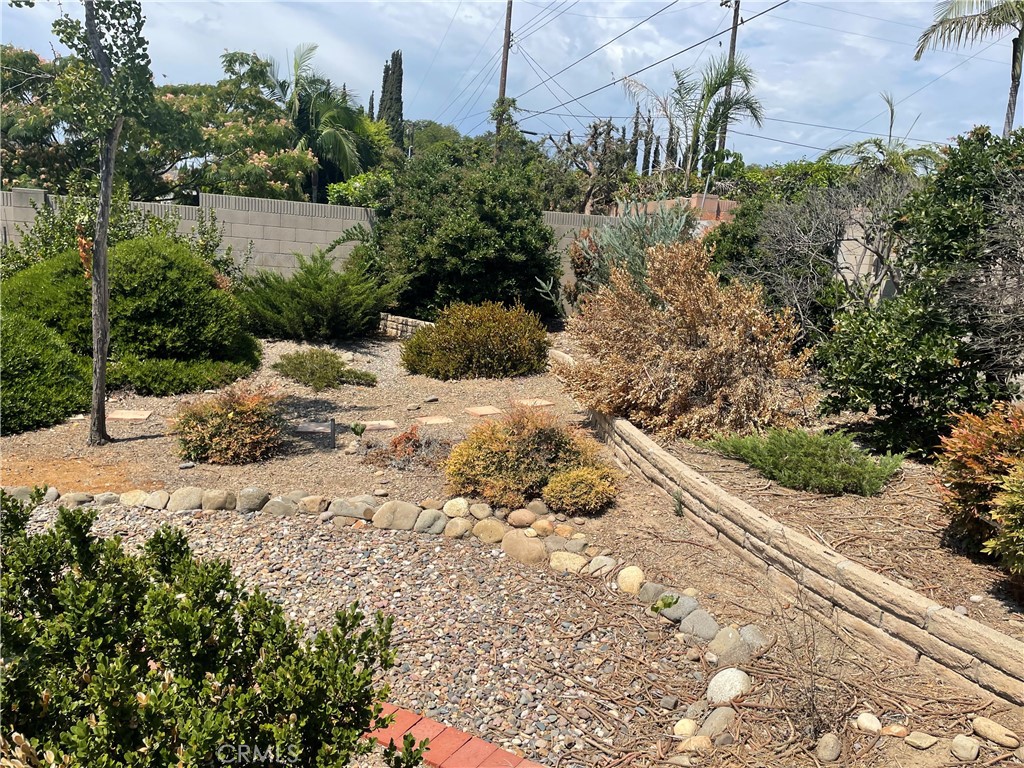 2233 E Everett Place