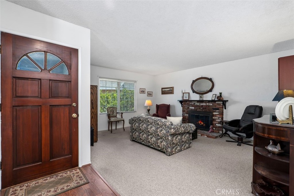 2233 E Everett Place