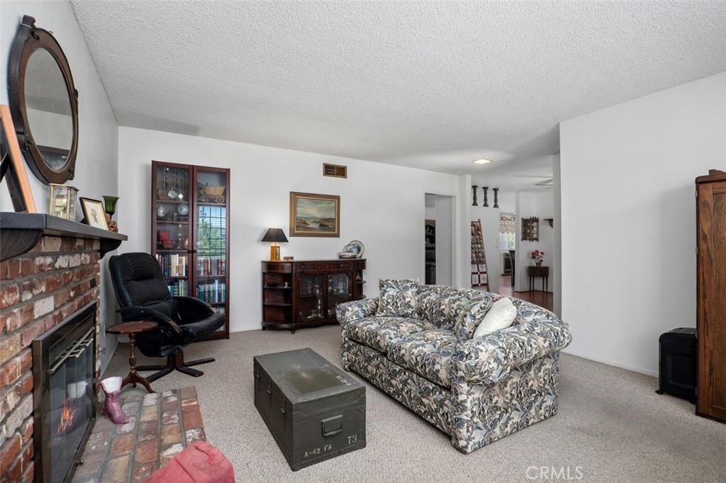 2233 E Everett Place