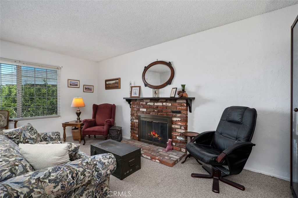 2233 E Everett Place