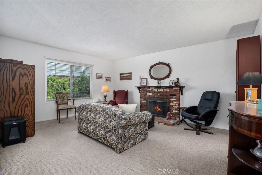 2233 E Everett Place