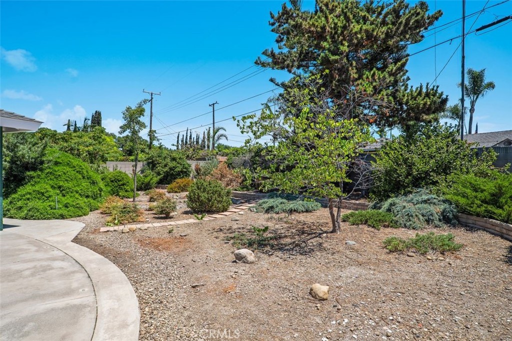 2233 E Everett Place