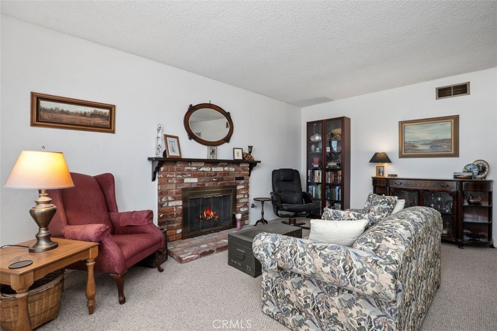 2233 E Everett Place