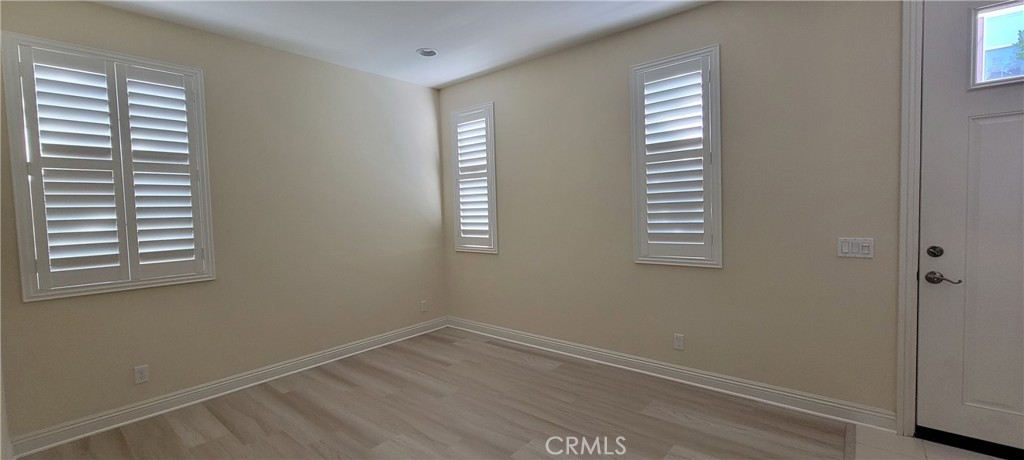 211 Wicker