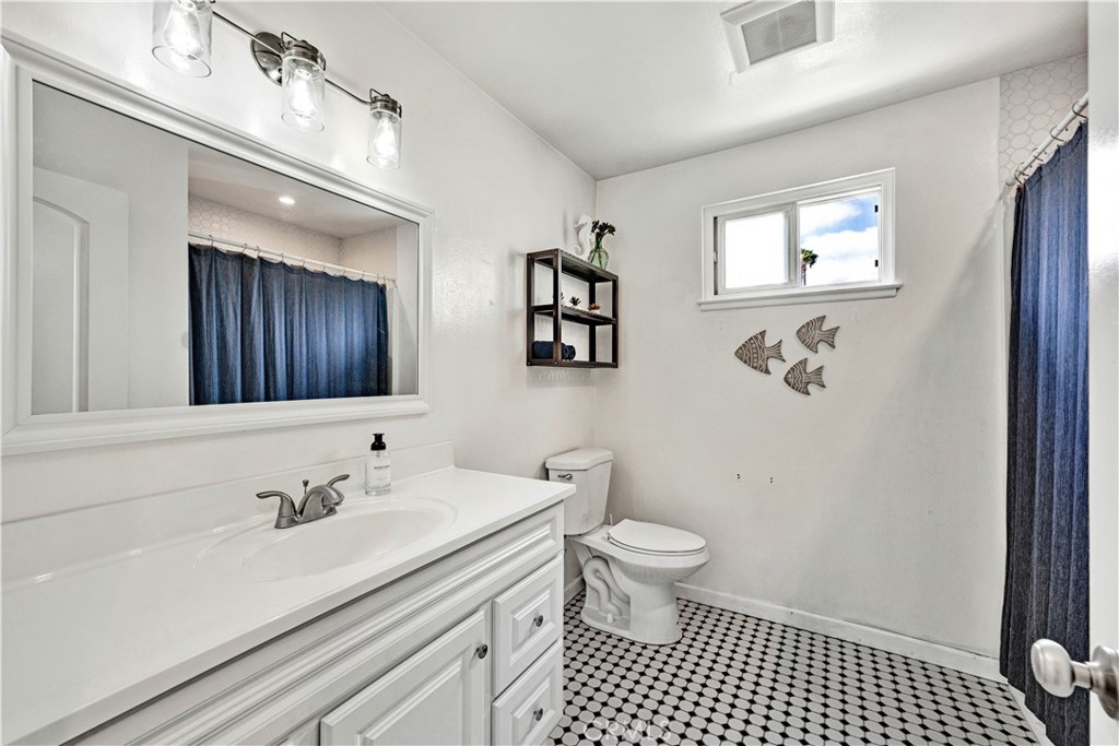 215 E Taft Avenue 4