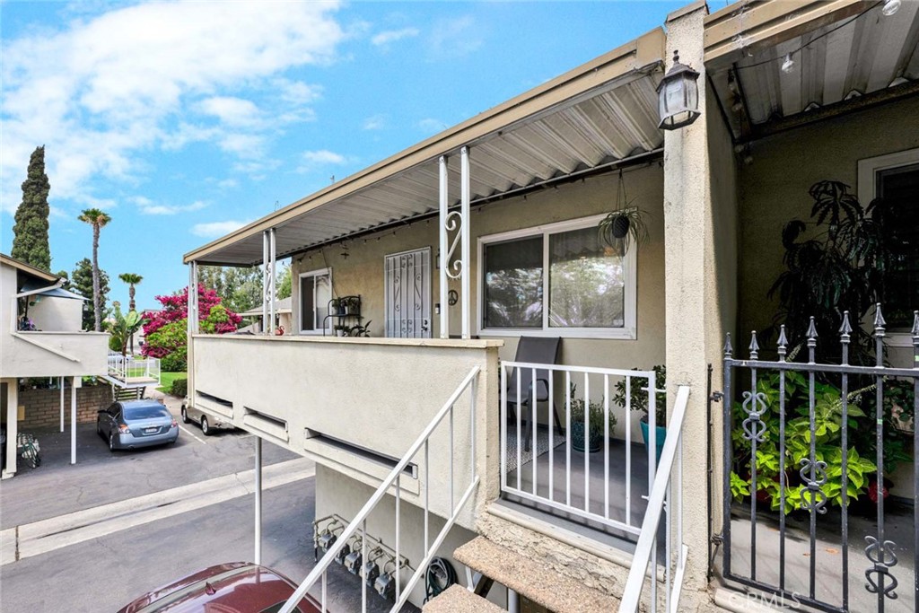 215 E Taft Avenue 4