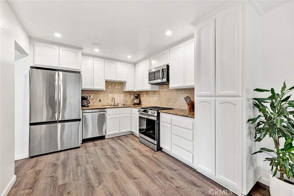 215 E Taft Avenue 4