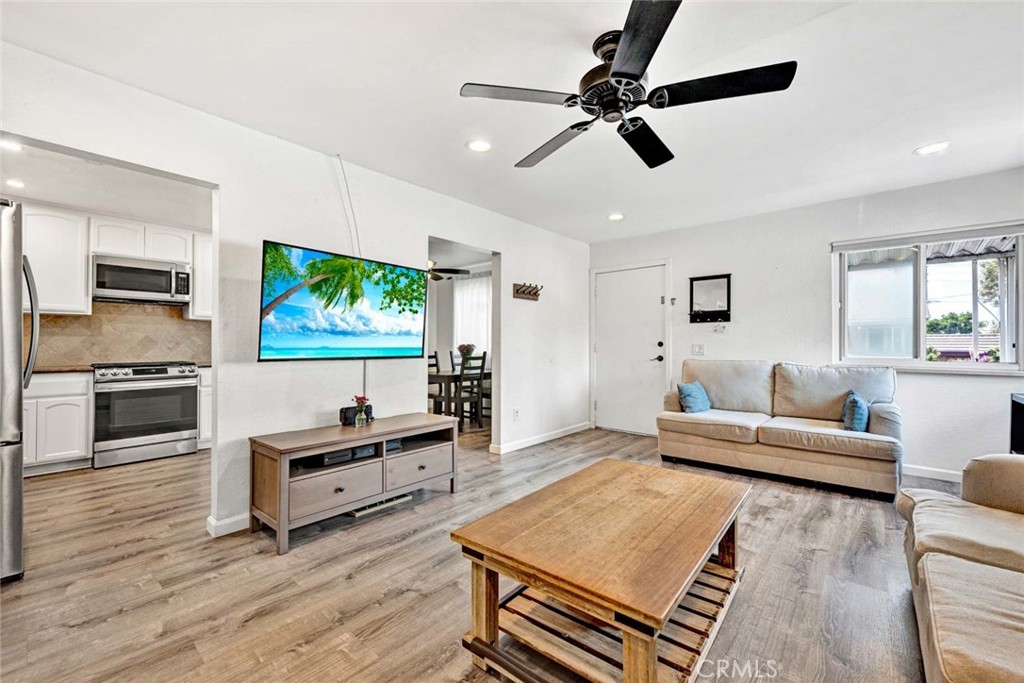 215 E Taft Avenue 4