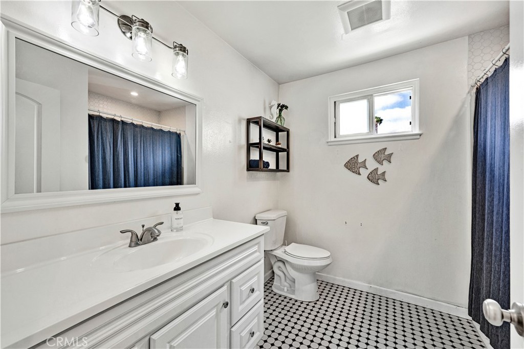 215 E Taft Avenue 4