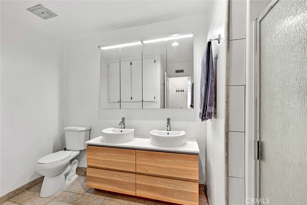 215 E Taft Avenue 4