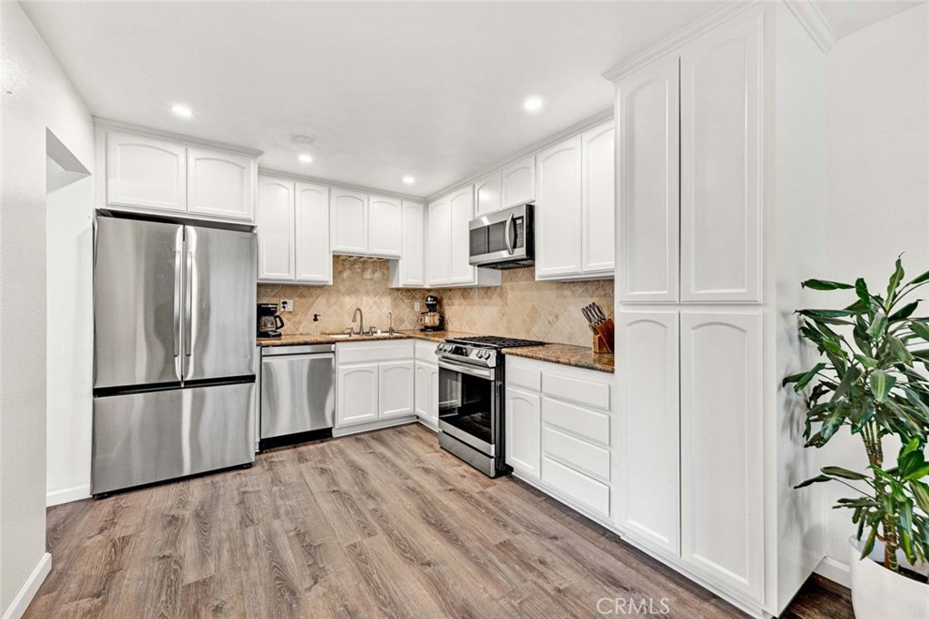 215 E Taft Avenue 4