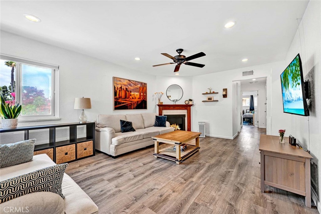 215 E Taft Avenue 4